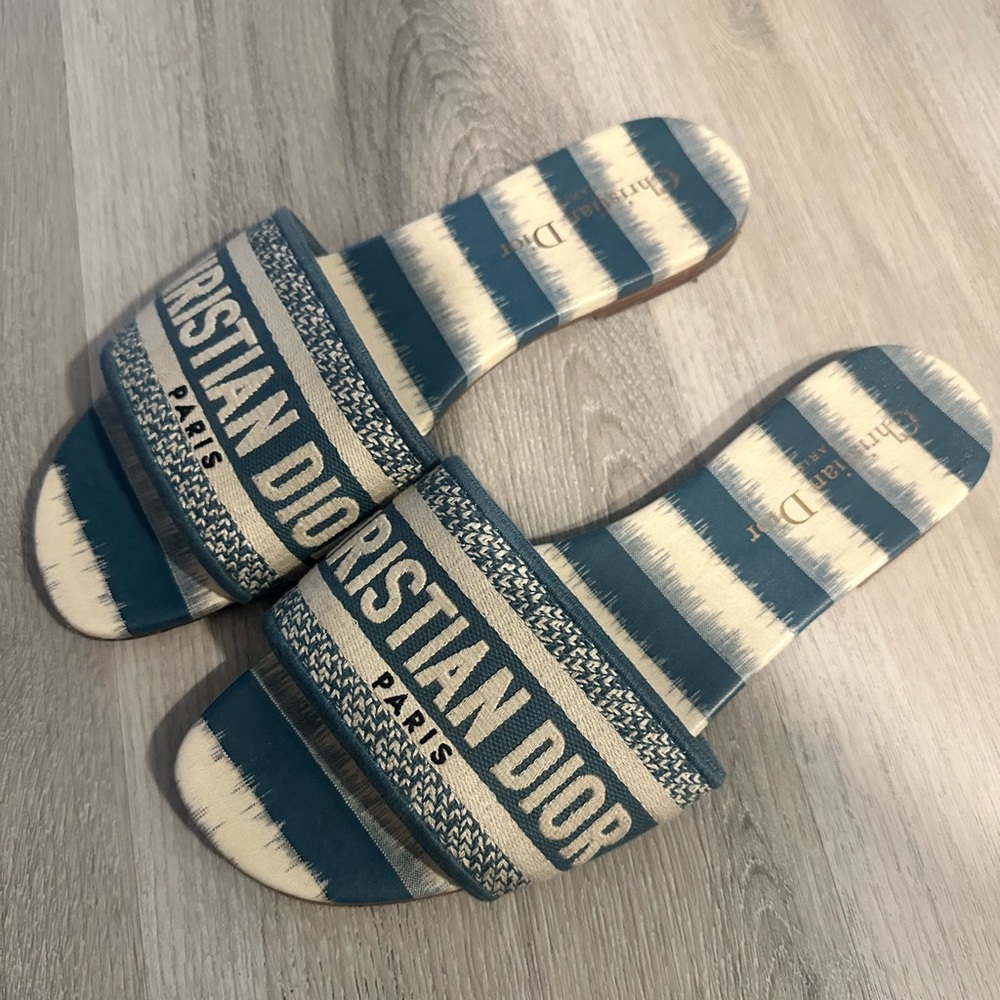 Size 38 - Dior Dway Slide, Blue/Cream Embroidered Cotton